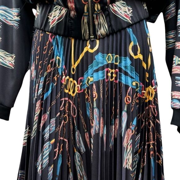 Elegant Chain Print Pleated Skirt - Picture 5 of 8